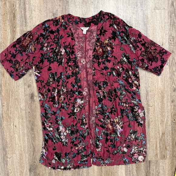 Arizona Jean Co. • Burnout Velvet Floral Kimono - Picture 9 of 11